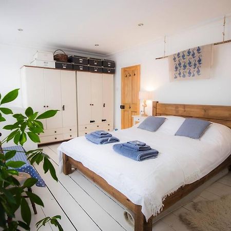 Restful And Cosy 4 Bed Home Minutes From The Beach Сэндгэйт Экстерьер фото