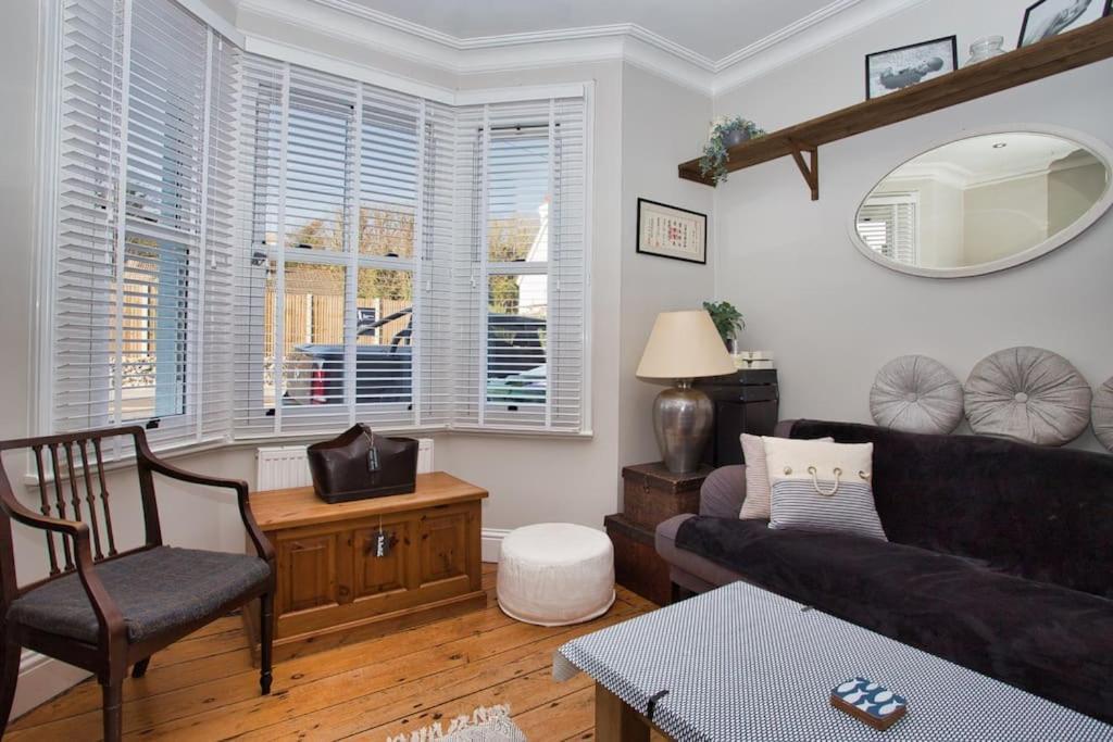 Restful And Cosy 4 Bed Home Minutes From The Beach Сэндгэйт Экстерьер фото